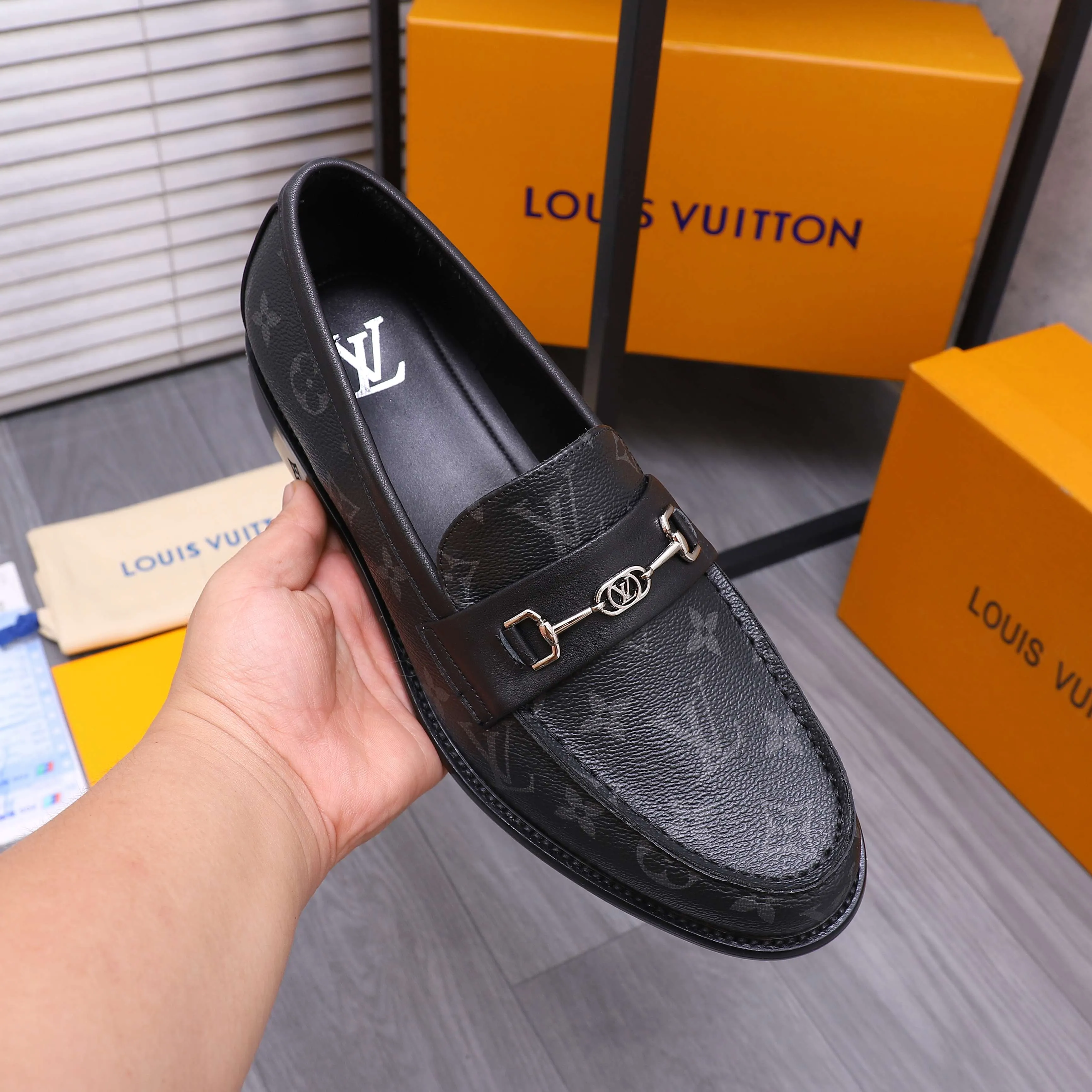 Men's shoes 💰660 Product trademark: LV [Louis Vuitton] business casual slip-on leather shoes, regular size. Size: 39-44 (38.45 custom-made, non-returnable) Product materials: Selected classic printed upper, cowhide lining, original outsole